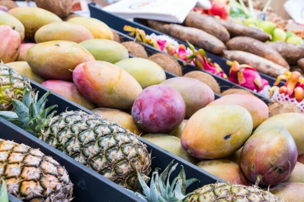 mangue ananas cerise et potiron fruits exotiques